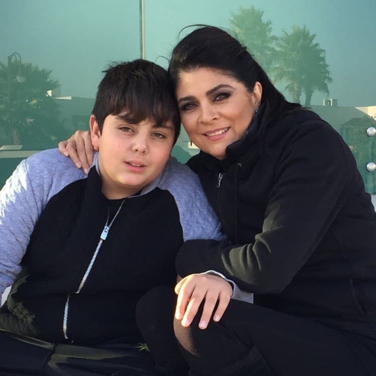 Anuar, mellizo de Victoria, es amante de los videojuegos, en lo que la actriz asegura también se ha vuelto experta.