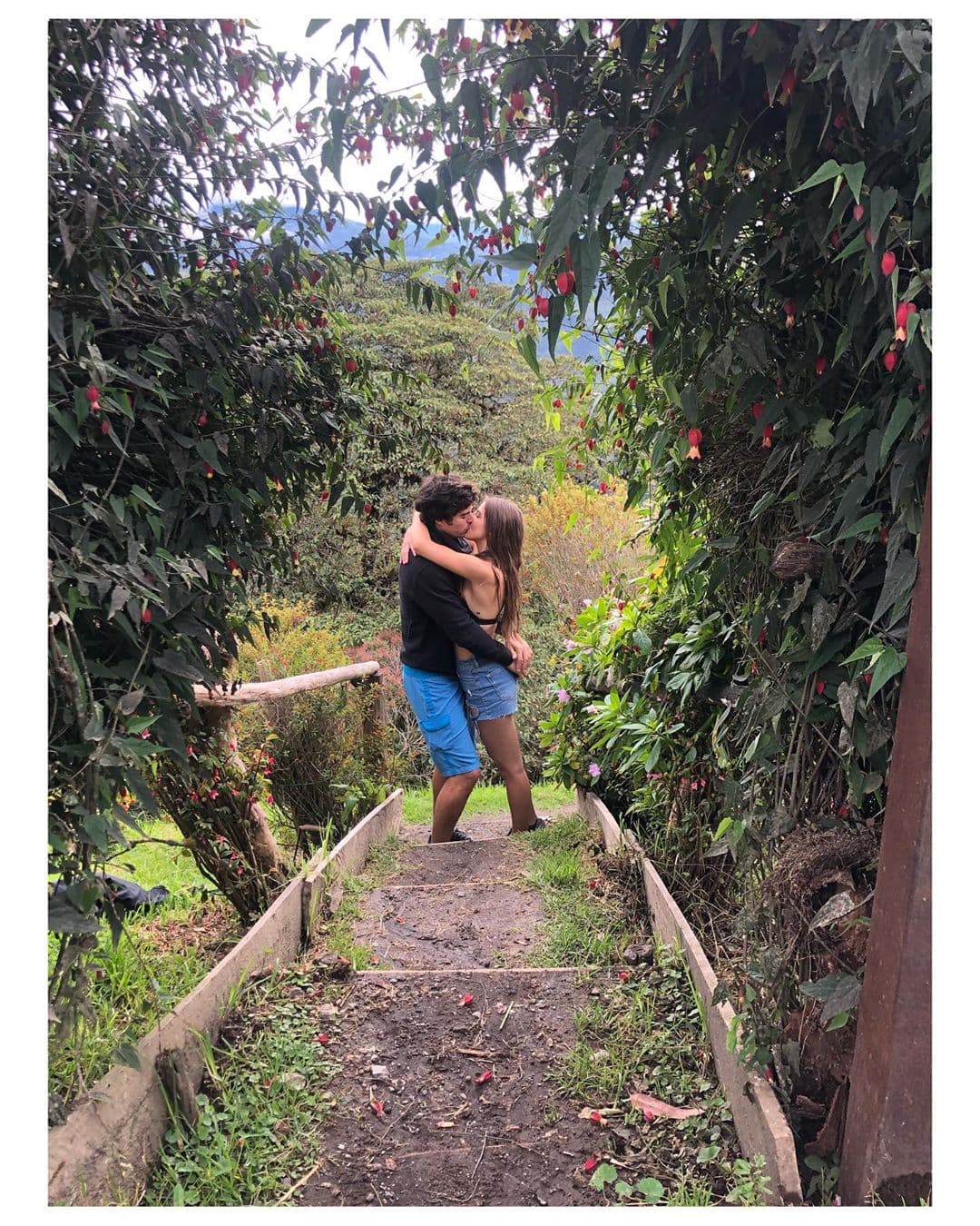 Fue el 15 de junio de 2019 cuando Michelle Renaud y Danilo Carrera decidieron hacer público su romance con esta fotografía que ambos publicaron en sus redes sociales.
<br>