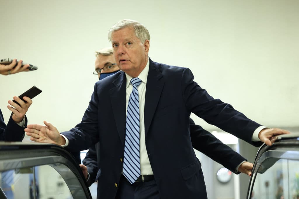 “Normalmente, cuando llegas a la frontera, vez gente vestida de una manera muy demacrada y que tiene pinta de ser alguien que ha pasado por el infierno. Esta vez en Yuma había docenas que se veían como si estuvieran registrándose en un hotel”, añadió.