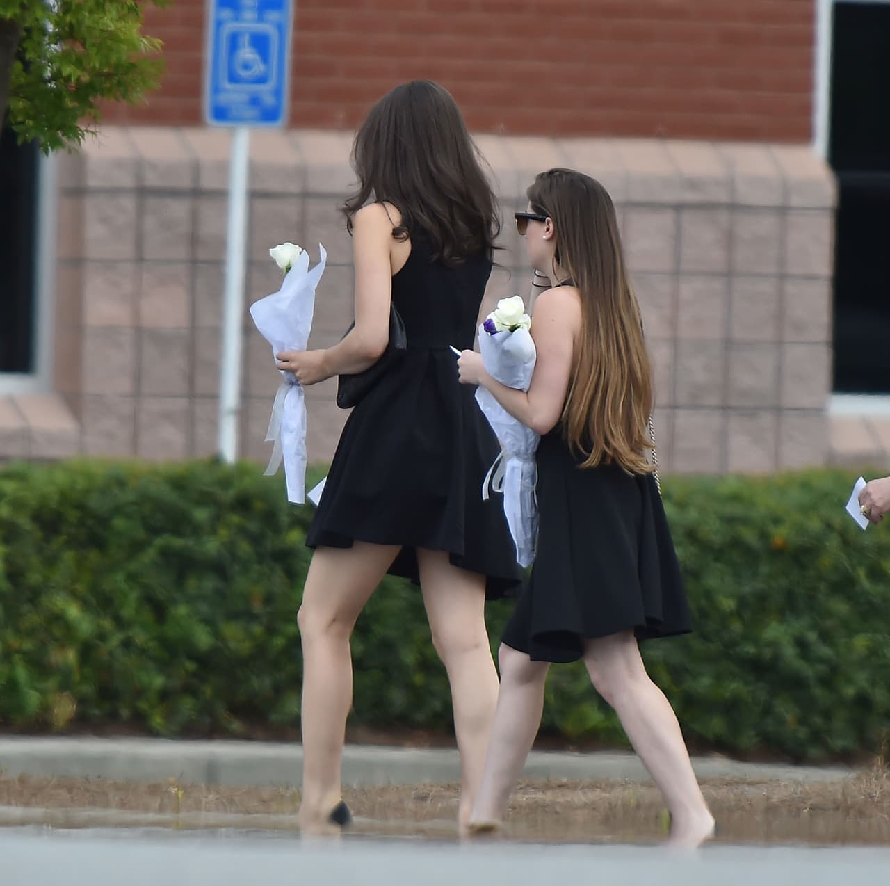 Los invitados al funeral expresaron su dolor y cariño por la hija Whitney, que ya descansa en paz.