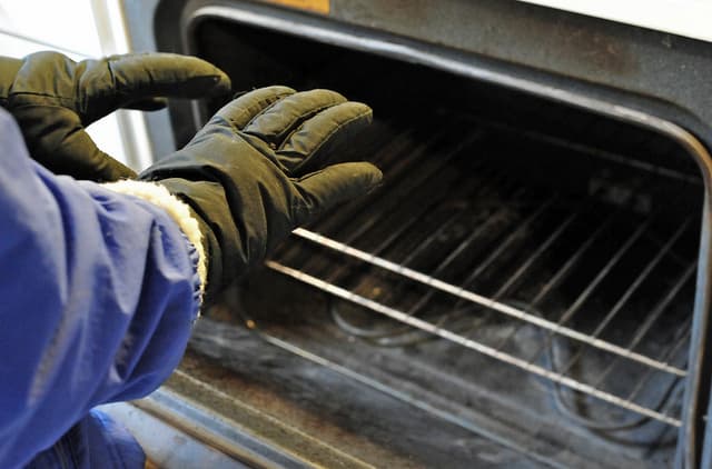 El otro problema de la pobreza: quienes no pueden pagar la luz y la calefacción en EEUU
