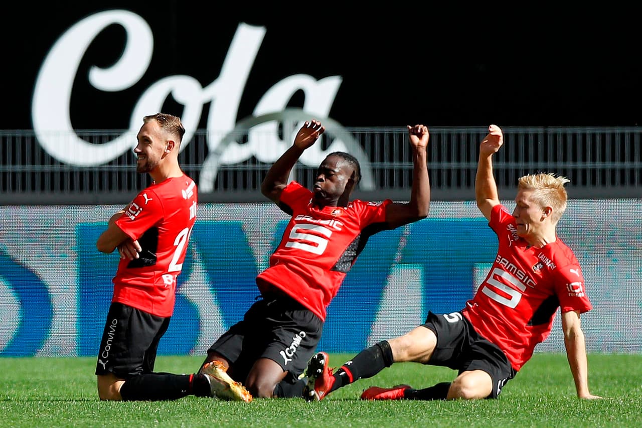 Paris Saint-Germain no pudo ante el Stade Rennais 2-0 como visita, durante la Jornada 9 en la Ligue 1. Los parisinos contaron con toda su artillería pesada pero no vieron la luz ante las anotaciones de Gaetan Laborde (45') y Flavien Tait (46). Así, el equipo local se lleva un triunfo épico y el PSG rompe su racha ganadora.