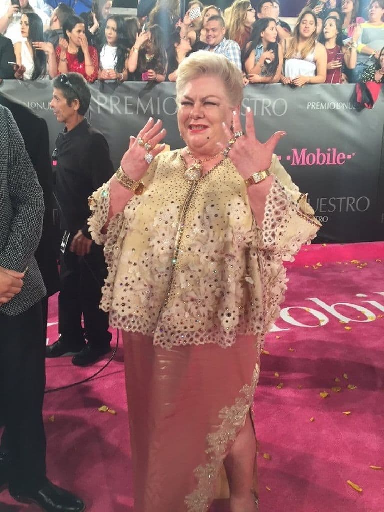 Paquita la del Barrio sorprendío en Premios Lo Nuestro 2016 con un atuendo poco favorable.
