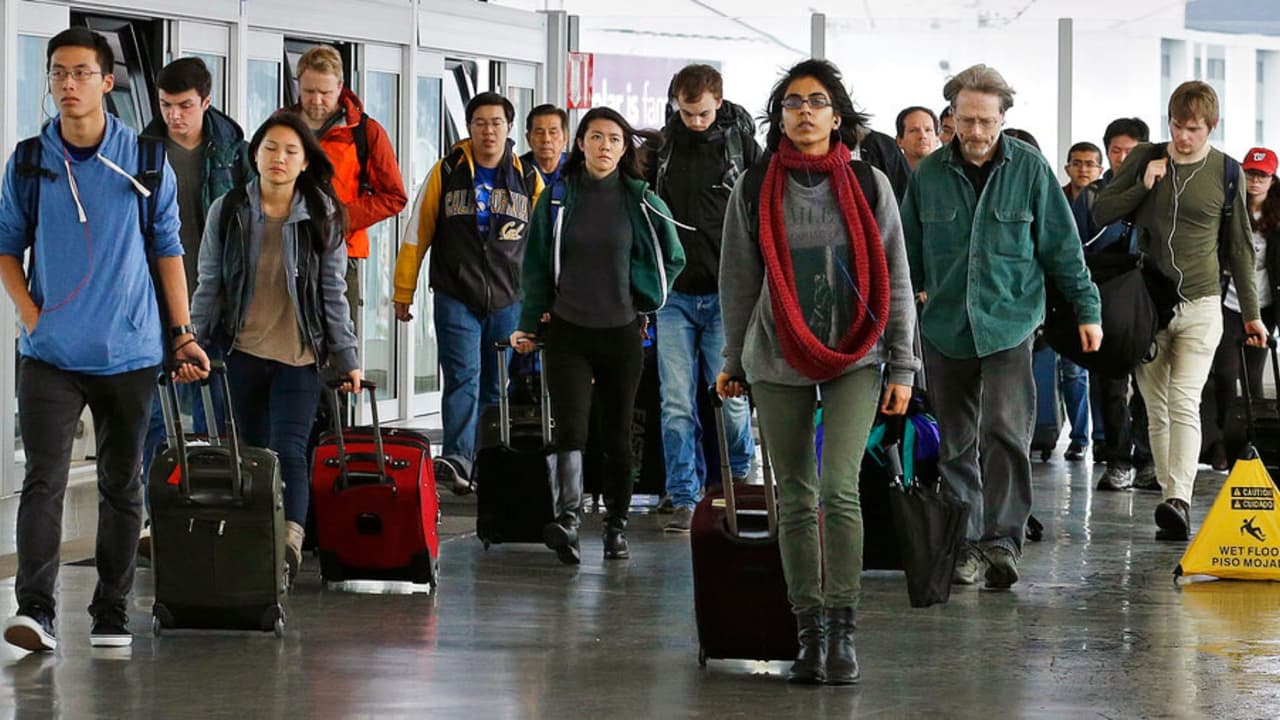 <h2 class="cms-H2-H2">4.- Aeropuerto Internacional de Oakland</h2>
<br>Oakland, California
<br>- Tiempo de espera promedio para todos los pasajeros: 14.2 minutos
<br>- Tiempo de espera máximo para todos los pasajeros: 36.6 minutos