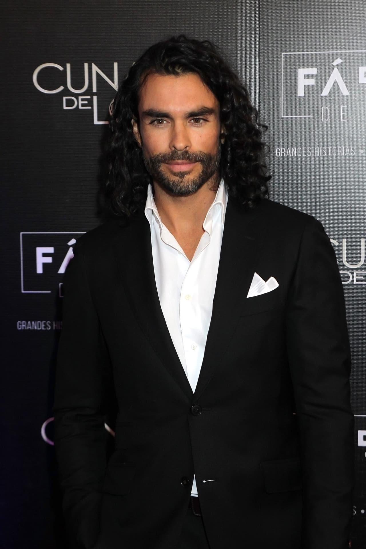 Poco se sabe de su vida amorosa, solo que hace 10 años fue pareja de la actriz mexicana Karla Souza, famosa por su actuación en la película 'Nosotros los nobles'.