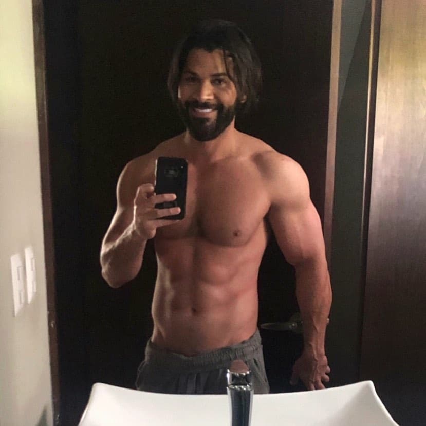 A pesar de los escándalos que ha protagonizado,
<b>Eliseo Robles Jr.</b> demuestra su disciplina para mantener un buen cuerpo.