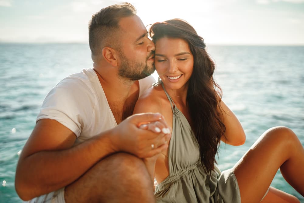 <b>SIGNOS DE FUEGO (ARIES, LEO Y SAGITARIO)</b>
<br>El tránsito de Venus por elemento aire aumenta tu capacidad seductora, así que si tú estás en estos momentos pensando iniciar algún tipo de romance, algo con otra persona, o terminar algo de manera diplomática, lo podrás hacer.
<br>