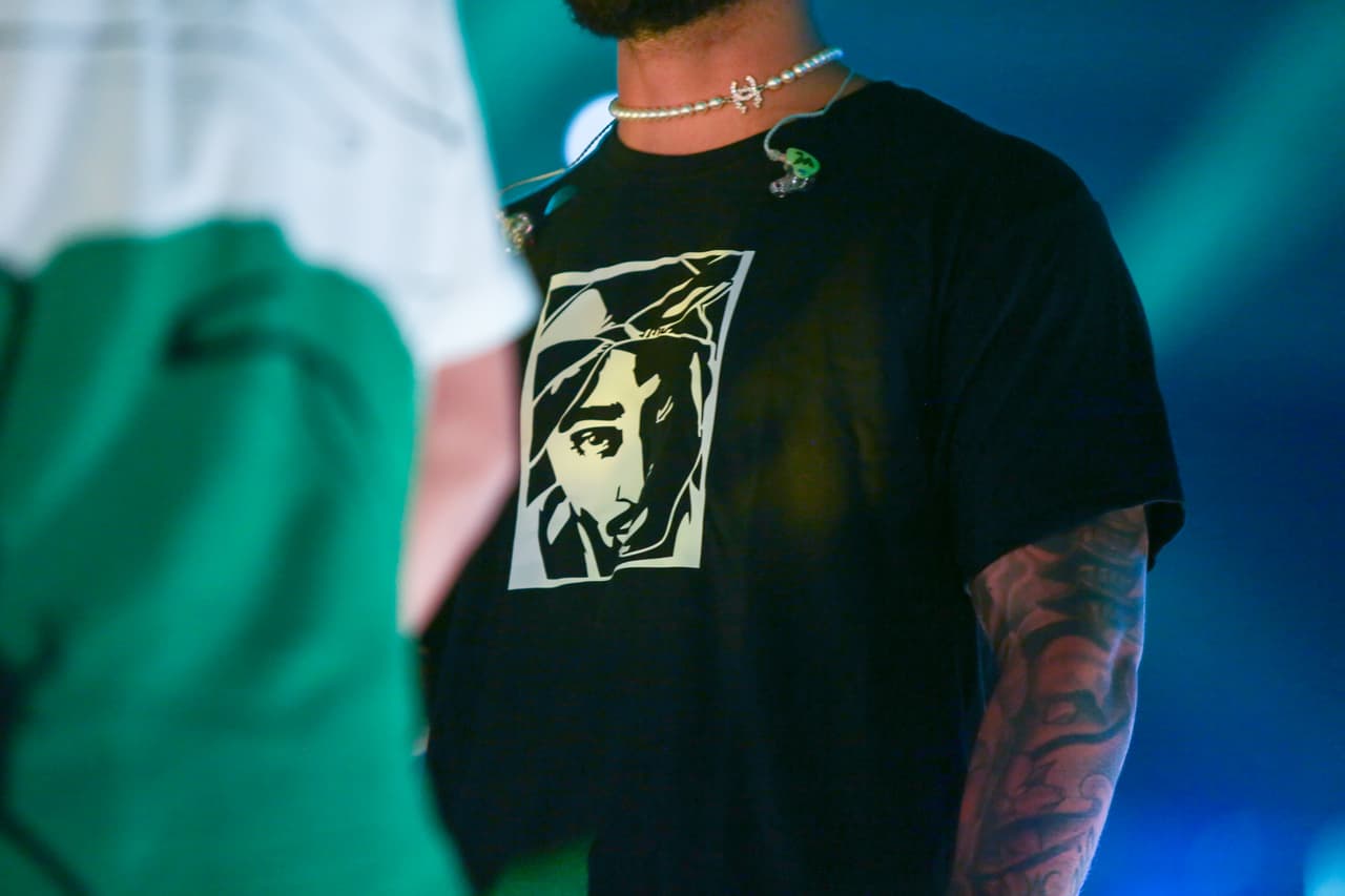 La pieza, que está fabricada con metal, resina y perlas de cristal dorado y blanco nacarado, tiene un costo de 630 dólares.