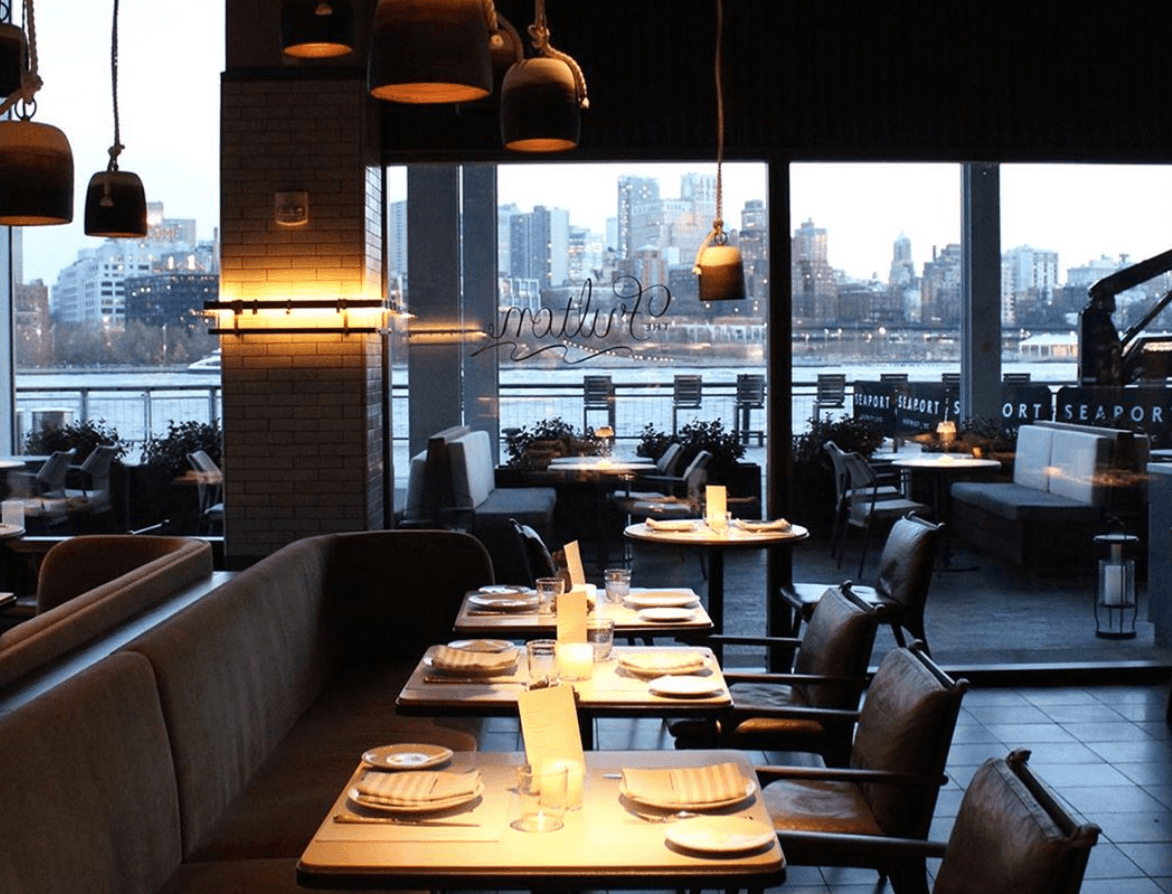 <b>The Fulton</b>. Está situado en 89 South St, New York, y los mariscos son los protagonistas.