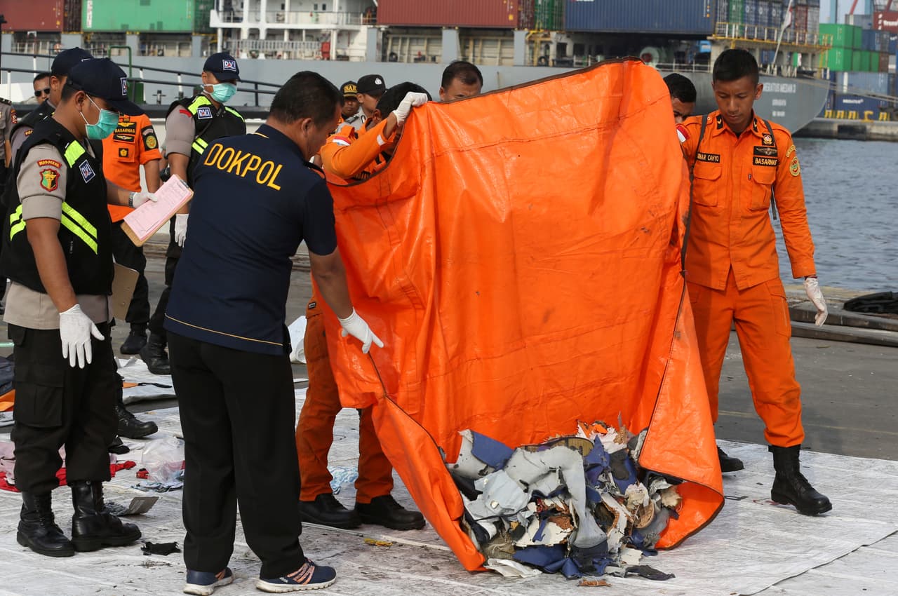 Los investigadores lograron recuperar horas de datos del registrador de vuelo del avión.