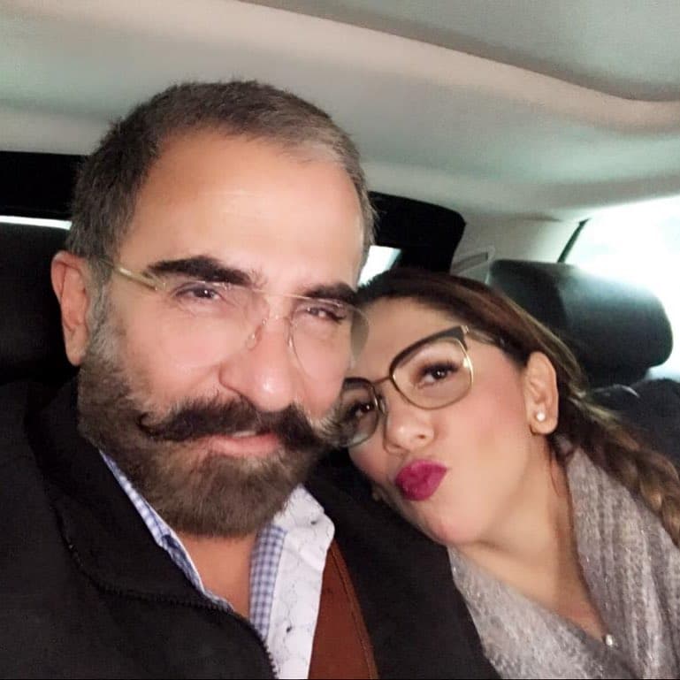 “Cuando hay una compaginación, una penetración y un equilibrio con tu pareja se nota, vamos por el mismo camino y tanto ella como yo queremos estar felices y es lo que estamos transmitiendo y recibiendo”, dijo en entrevista telefónica el cantante a Univision Digital.