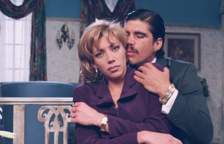 Cynthia Klitbo y Alberto Estrella en 'Alguna vez tendremos alas'.