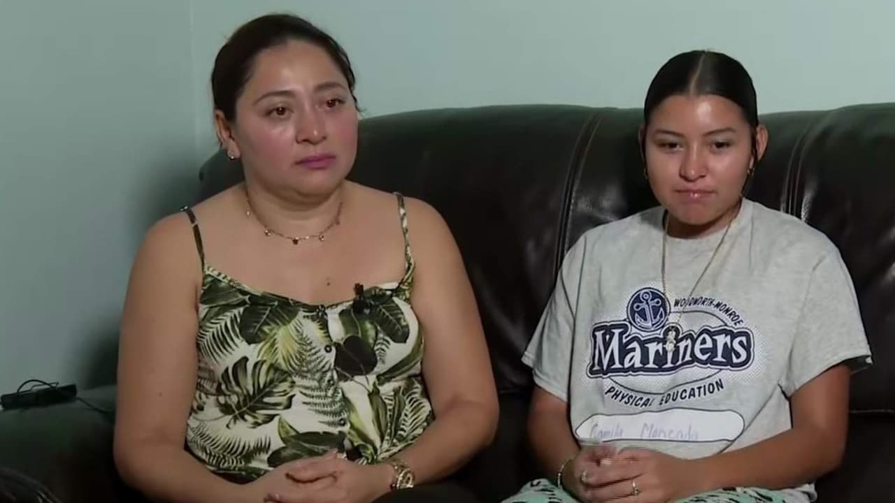 <h2 class="cms-H2-H2"><b>"Parecía muerta": Niña termina en hospital tras comer dulce con marihuana que recibió en la escuela</b></h2>
<br>Una familia exige respuestas después de que su hija de 13 años terminara en el hospital tras comer una gomita.
<br>
<a href="https://www.univision.com/local/los-angeles-kmex/dulce-marihuana-escuela-inglewood-los-angeles">El parte médico entregado a sus padres señala náuseas, vómitos e hipopotasemia por intoxicación de marihuana.</a>
