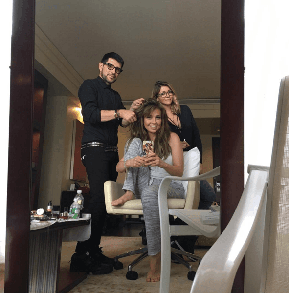 Thalía afinando detalles antes de la espectacular entrada que tuvo.