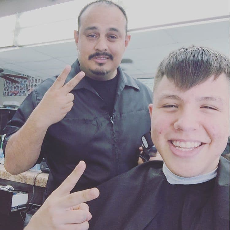 Hasta las personas que le cortan el pelo son sus fans.