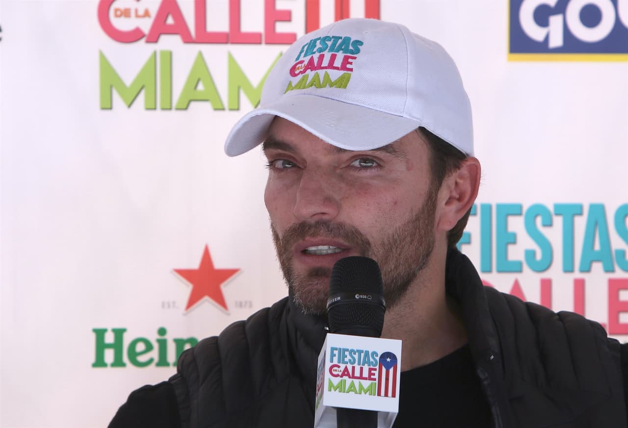 Además, afirma que él no tendrá que explicarle nada a su hijo cuando crezca: “Yo no le voy a decir nada, la que se lo tendrá que decir es la mamá, porque a ella le va a preguntar; yo lo único que puedo decir, y siempre lo he dicho, es que el día que él quiera yo voy a estar aquí".