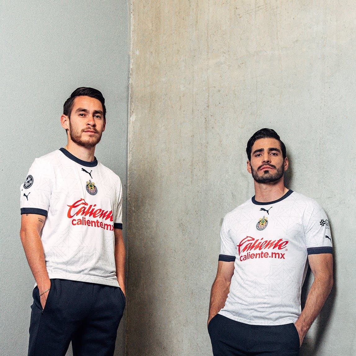 Uniforme de visitante de Chivas para el Apertura 2022 y Clausura 2023.