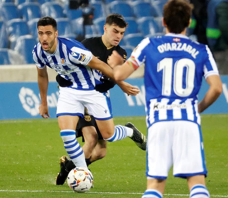 Barcelona propina goliza a la Real Sociedad con un marcador de 6-1. Griezmann abrió el marcador para los culés, seguido de Sergiño Dest, quien se lució con doblete al igual que Leo Messi y Dembelé cerró con broche de oro al minuto 71. El único tanto de los blanquiazules fue por parte de Ander Barrenetxea al minuto 77 en la J28 de LaLiga.