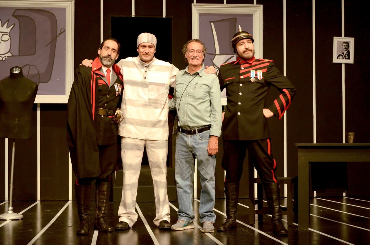 Los hermanos Bichir, Demián, Odiseo y Bruno, actúan juntos en la puesta en escena 'El último preso'.