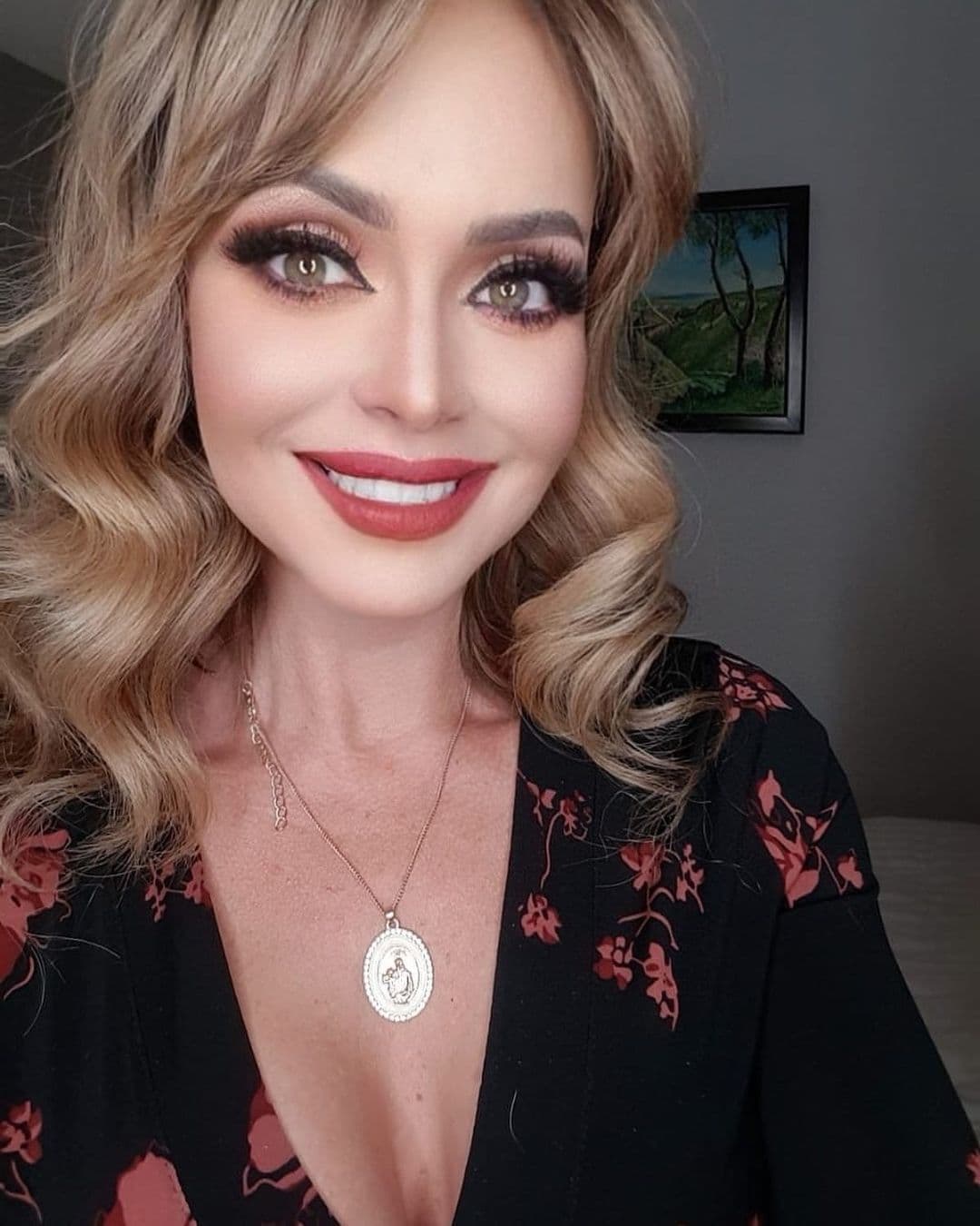 Gabriela Spanic tiene una gran trayectoria y se mantiene vigente en el mundo del espectáculo, con proyectos ligados a sus éxitos del pasado y con nuevas producciones.