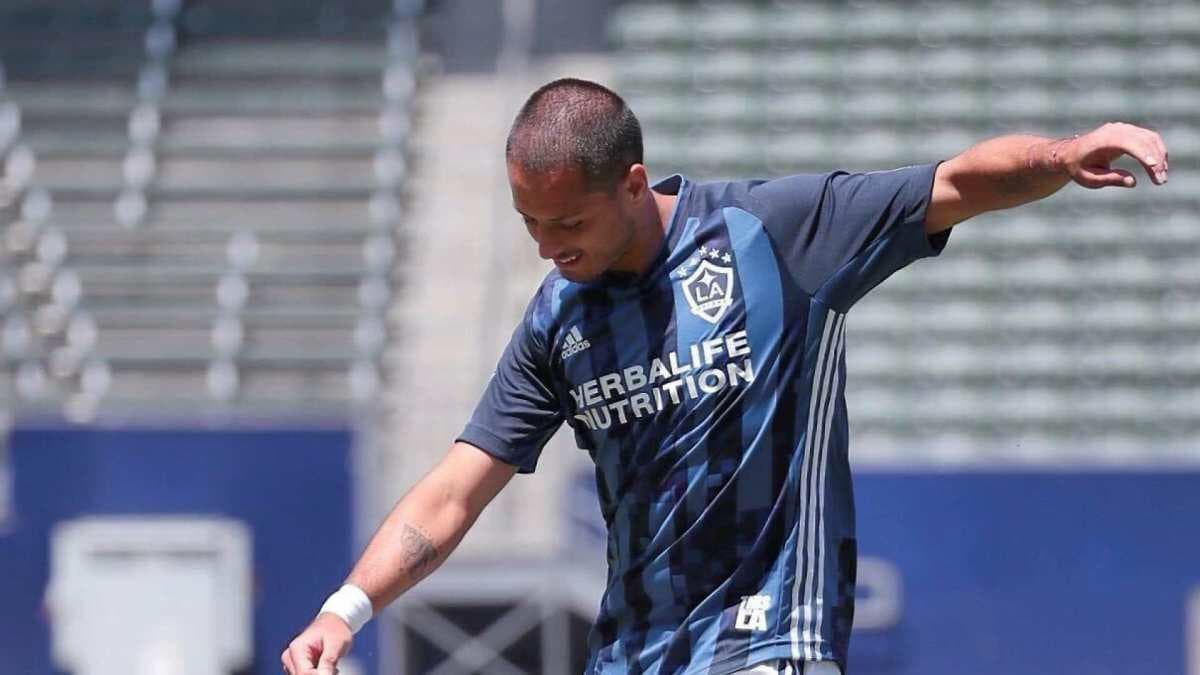 Javier Hernández siempre nos ha sorprendido con sus cortes de cabello, y esta vez nos sorprendió ya que regreso a usar su corte de pelo más famoso.