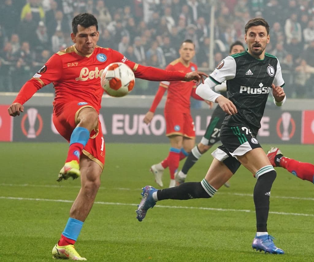 Napoli se impone al Legia Warsay 4-1 durante la cuarta Jornada en la UEFA Europa League. Zielinski (51') y Mertens (75') de penal, Hirving Lozano (78') y Adam Ounas (90') le dieron el triunfo a la escuadra visitante, mientras que para la escuadra local, Mahir Emreli anotó el único tanto en solitario.