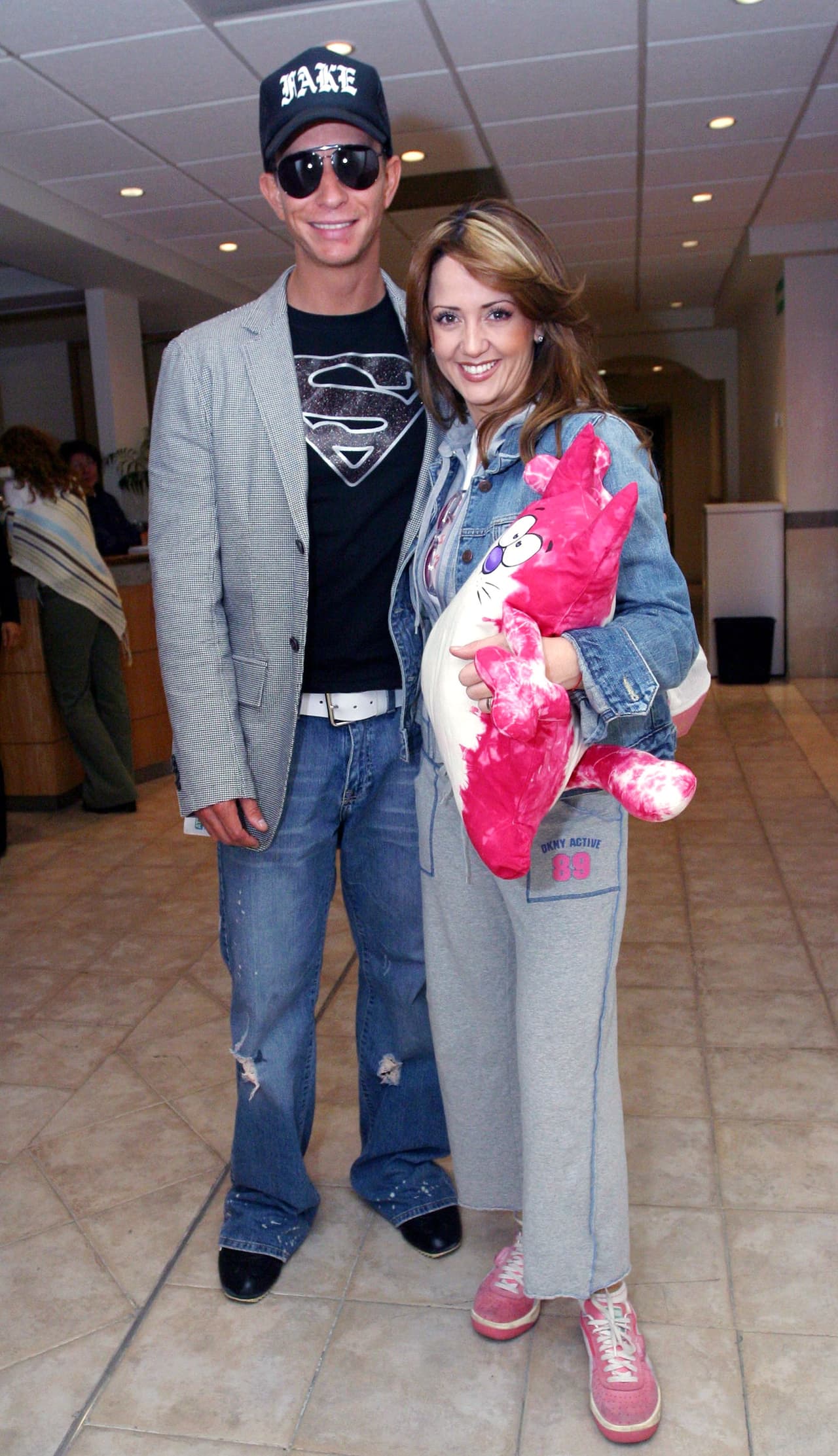 El 2019 fue un año difícil para Andrea Legarreta, debido a que en agosto la revista TVNotas sacó a la luz unos audios en donde
<b><a href="https://www.univision.com/famosos/andrea-legarreta-no-cree-la-version-de-alfredo-adame-de-que-origel-ayudo-a-difamarla-fotos">Alfredo Adame la acusa de haberle sido infiel</a> a su esposo Erik Rubín</b>, con un ejecutivo de la televisora a la que pertenece.
<br>