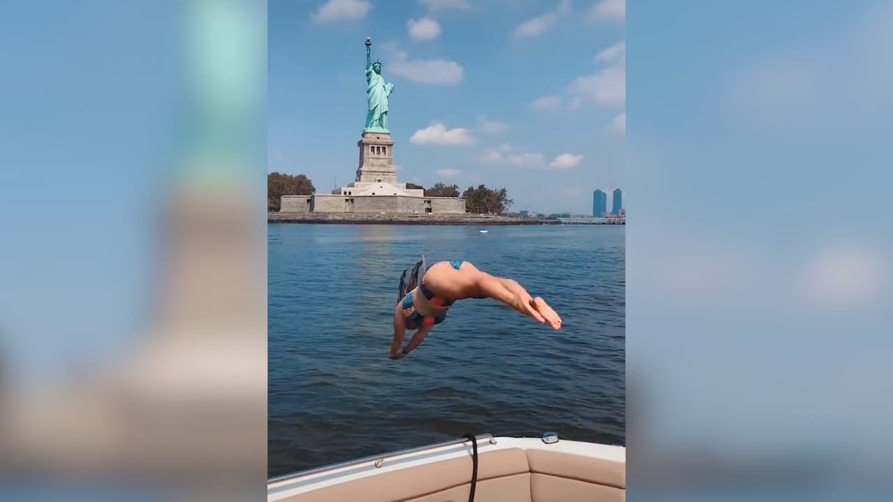 Joven se lanza a las aguas contaminadas del río Hudson para hacer un TikTok y recibe miles de críticas
