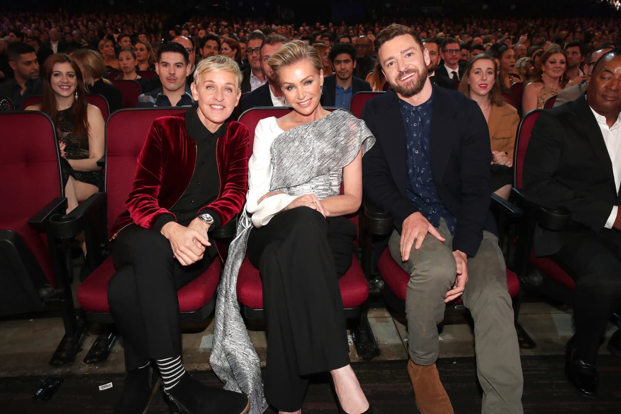 En primera fila, Ellen DeGeneres y su esposa, Portia de Rossi, convivieron con su amigo Justin Timberlake.