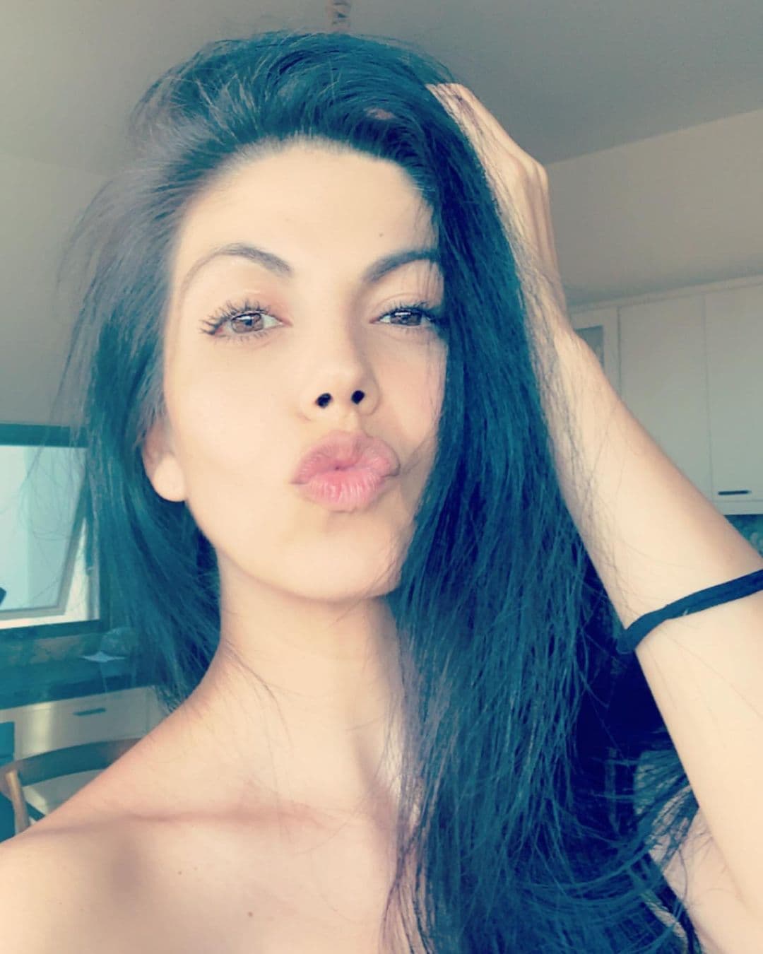 Ahora, a seis meses de haber dado a luz, la actriz de 35 años ya está publicando nuevamente fotos seductoras en sus redes sociales.