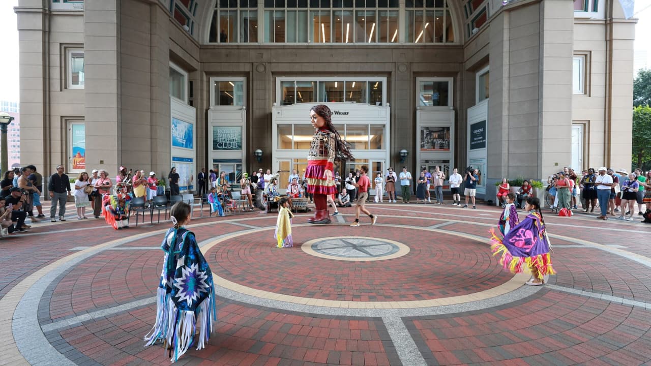 Amal representa a los miles de ciudadanos de todos los países que tienen que mudarse para buscar la seguridad que sus ciudades no les proporciona.