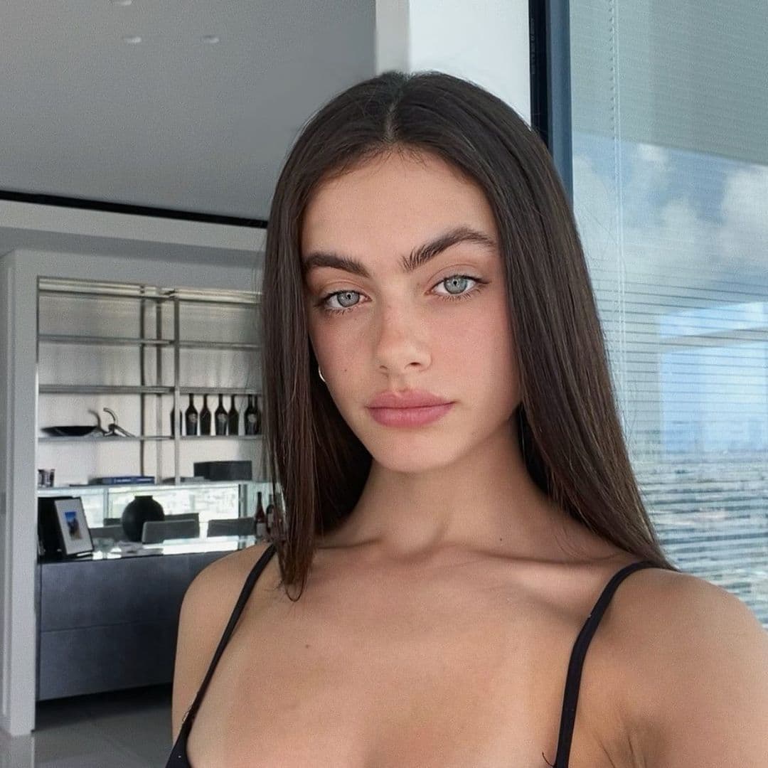 Yael Shelbia ha logrado el reconocimiento mundial gracias a la belleza natural de su rostro.