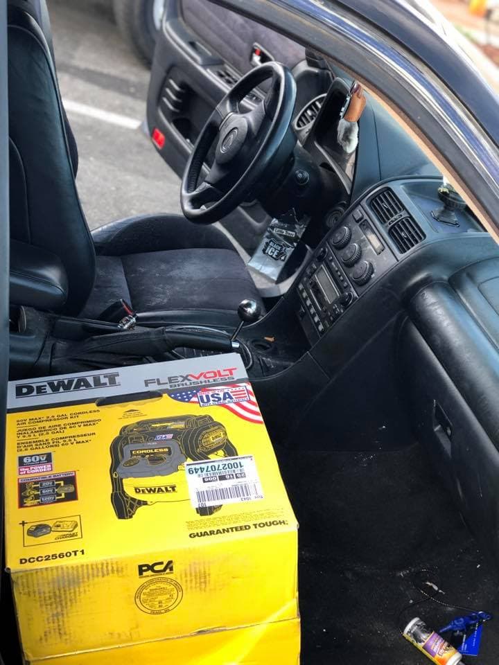 La Policía de Vacaville arrestó a un hombre sospechoso de robar a dos tiendas en menos de una hora; una en esa ciudad y otra en Fairfield. El Departamento recibió una llamada de empleados de la tienda en Vacaville sobre un hombre que salió con mercancía sin pagar.