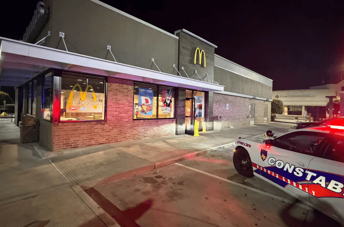 Un adolescente de 17 años muere apuñalado por un compañero en un McDonald’s de Texas