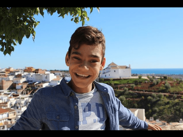 Medios españoles como el ABC reportan que Adrián Martín Vega, de 13 años, está internado en el Hospital Materno Infantil de Málaga. Tienen que operarlo de emergencia pues sufre fuertes dolores de cabeza.