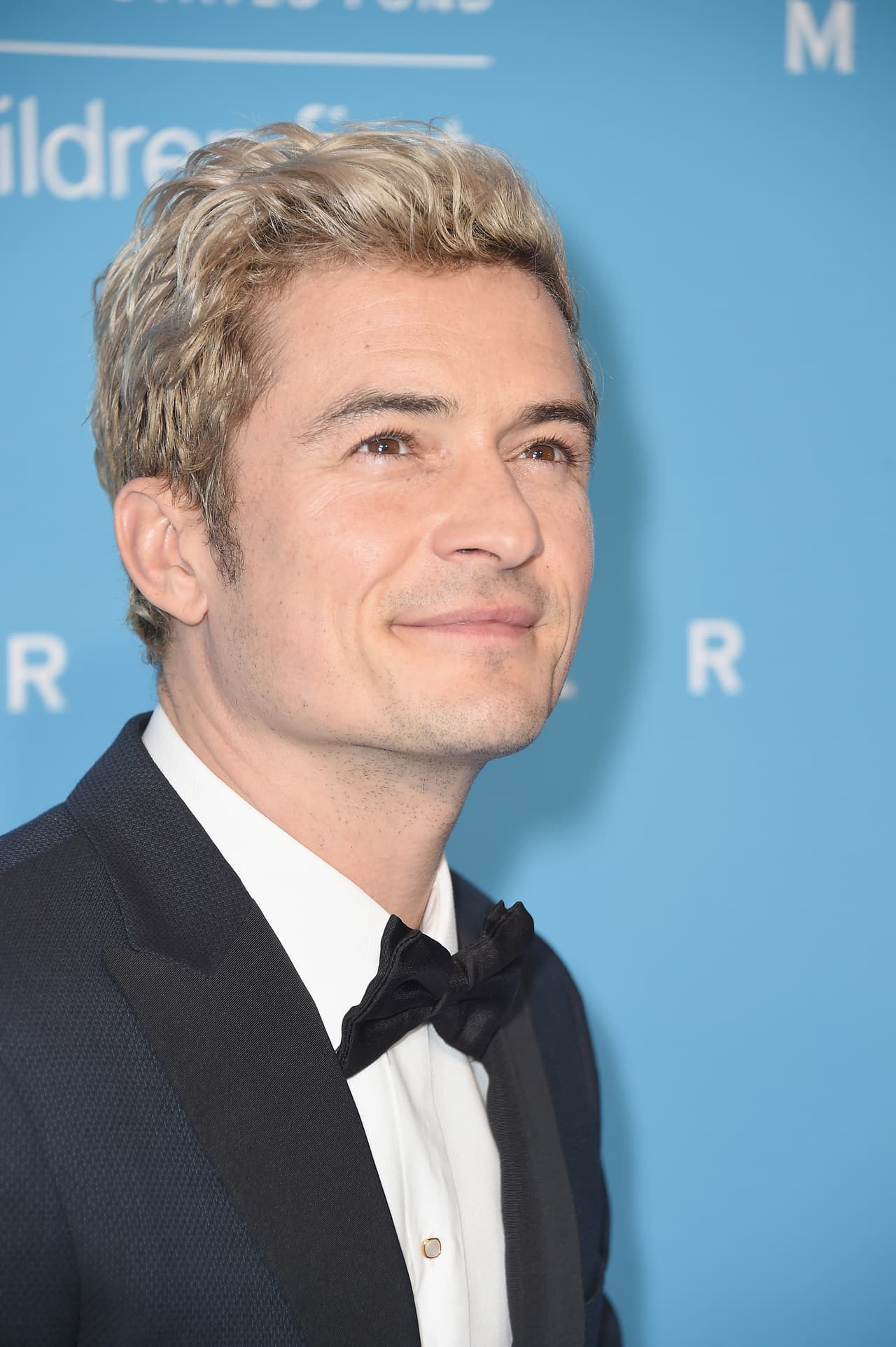 El actor, ahora con cabello rubio, no desfiló con ella para la prensa.