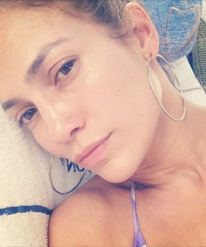 Se sabe que también trata de dormir mínimo ocho horas para darle a su cuerpo el descanso necesario.