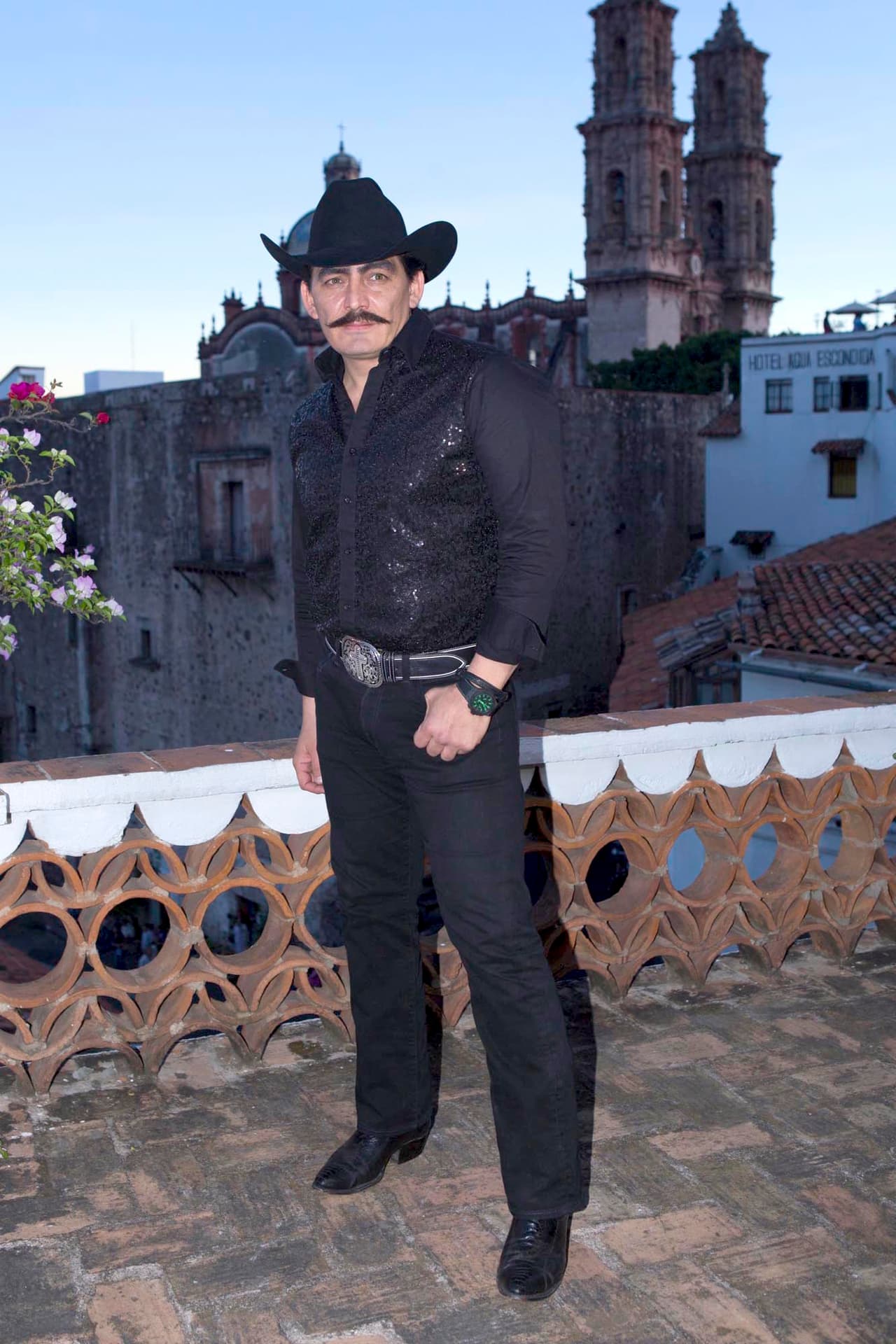 Además es su debut como actor, por lo que espera no defraudar al público. No te pierdas el estreno mundial de "Por siempre Joan Sebastian" este 27 de junio a las 10PM/9C por Univision.