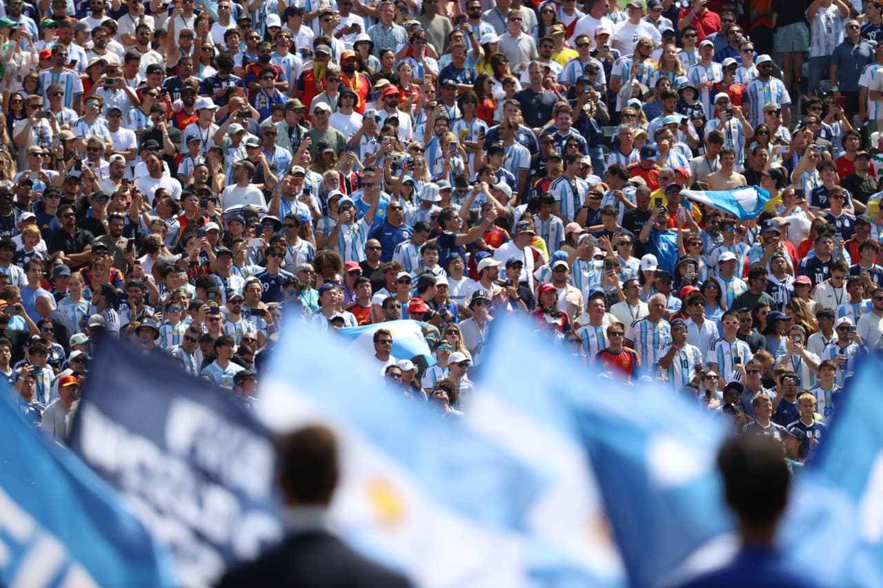 La marea albiceleste en el campo de Nueva Jersey.