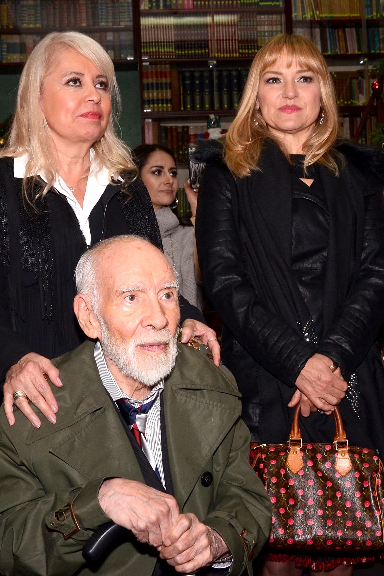 Aarón Hernán también participó en series como 'Mujeres asesinas', Vecinos y 'Los simuladores'.