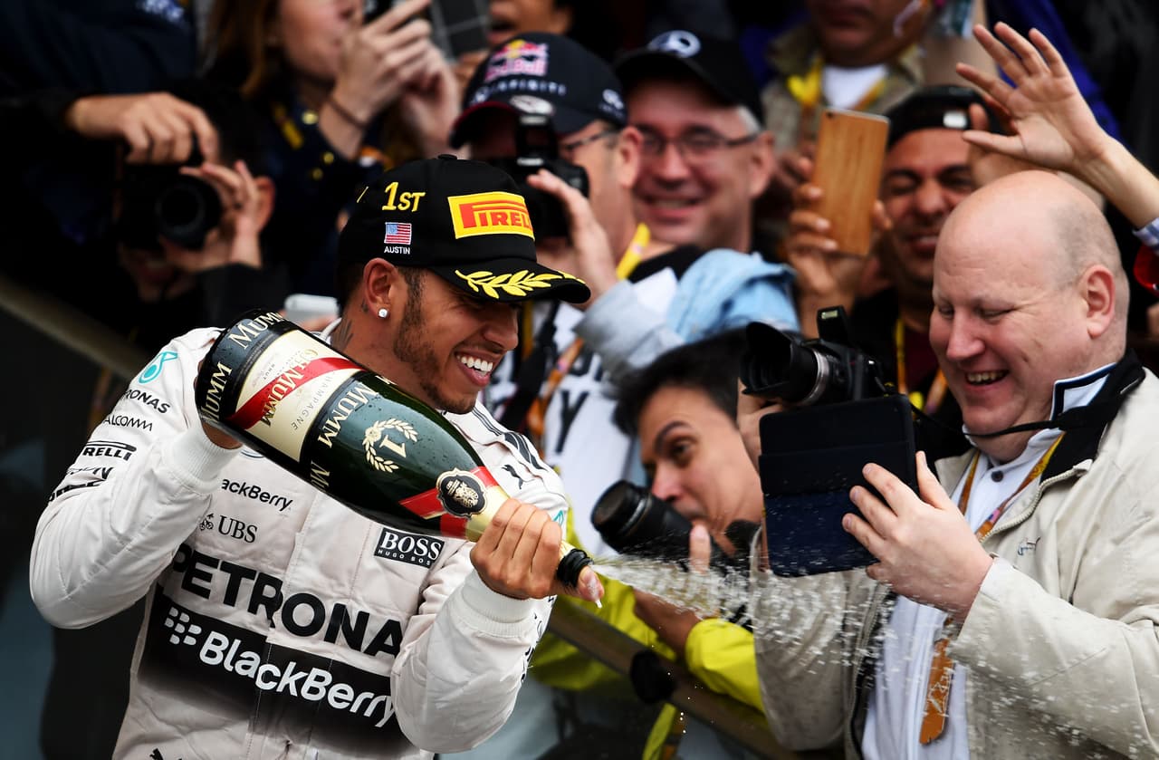 Lewis Hamilton, tricampeón de Fórmula Uno tras ganar en Austin, Checo Pérez quinto