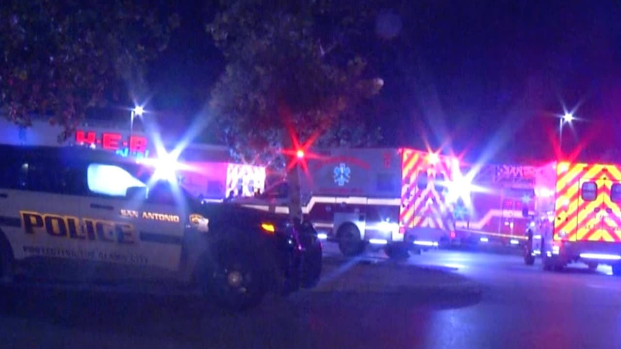 Unas horas después, a las 5:15pm Lorenzo es hallado inconsciente y solo en su celda. La Policía de Castle Hills dijo en un comunicado que intentaron reanimar al sospechoso, pero les fue imposible. La causa de muerte de Lorenzo sigue bajo investigación.