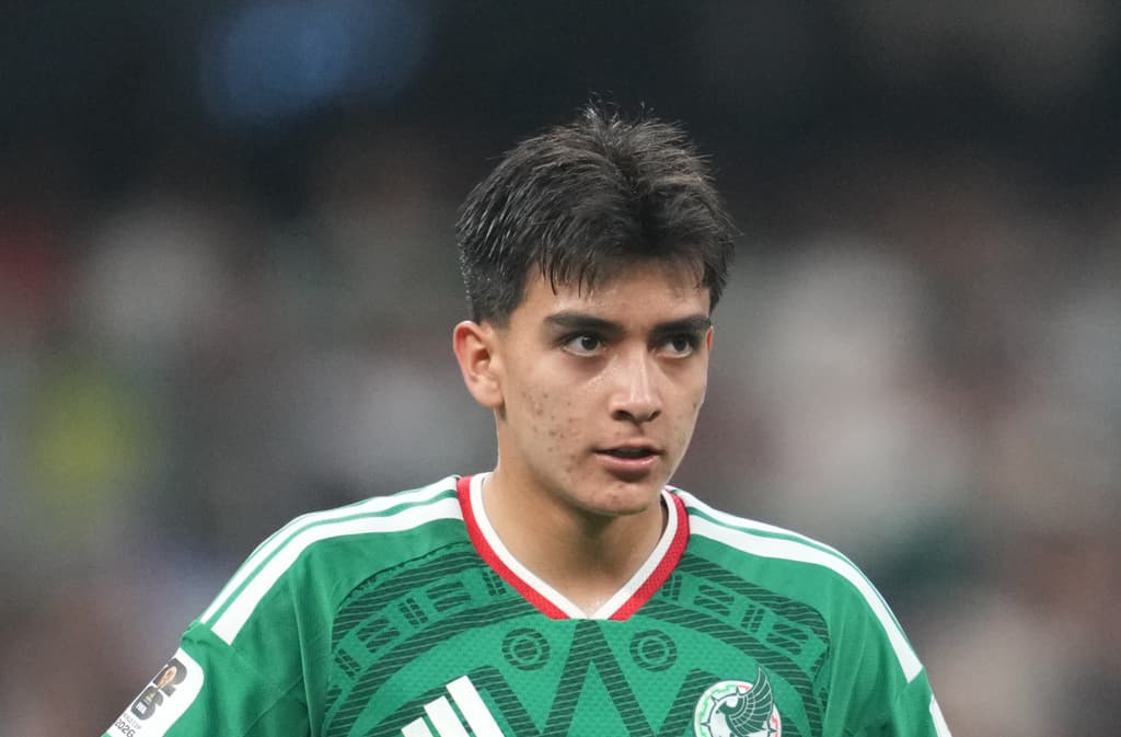 Gilberto Mora se gradúa de preparatoria tras disputar la Copa Mundial