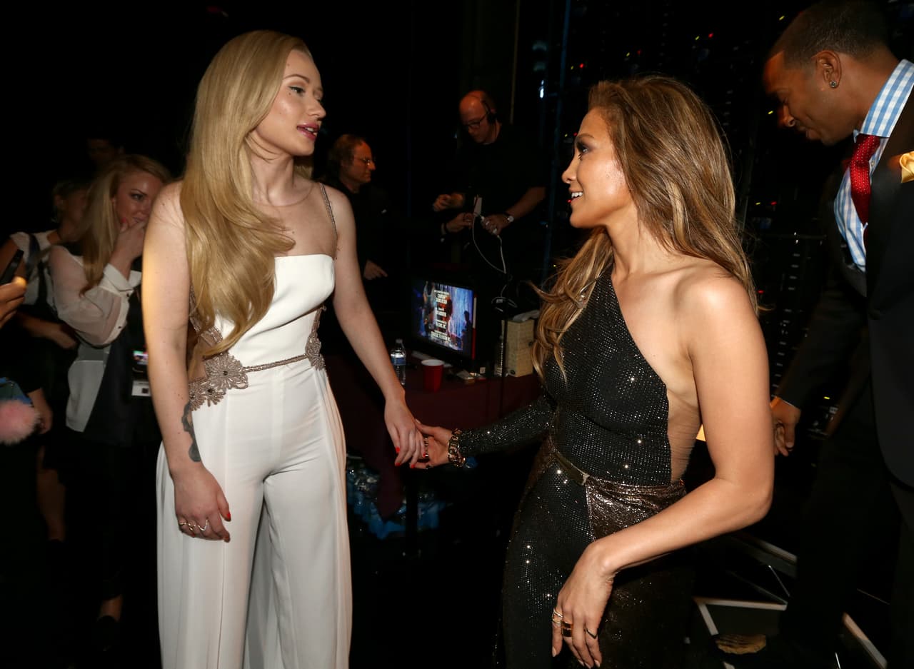 Las cantantes compartieron escenario en los American Music Awards, donde Jennifer López fue nominada.