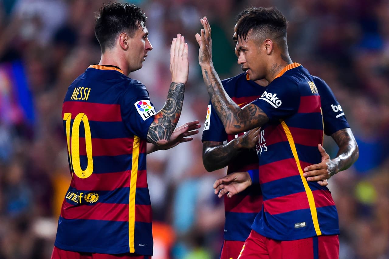 Neymar y Messi llegan juntos a Belo Horizonte para el clásico del jueves