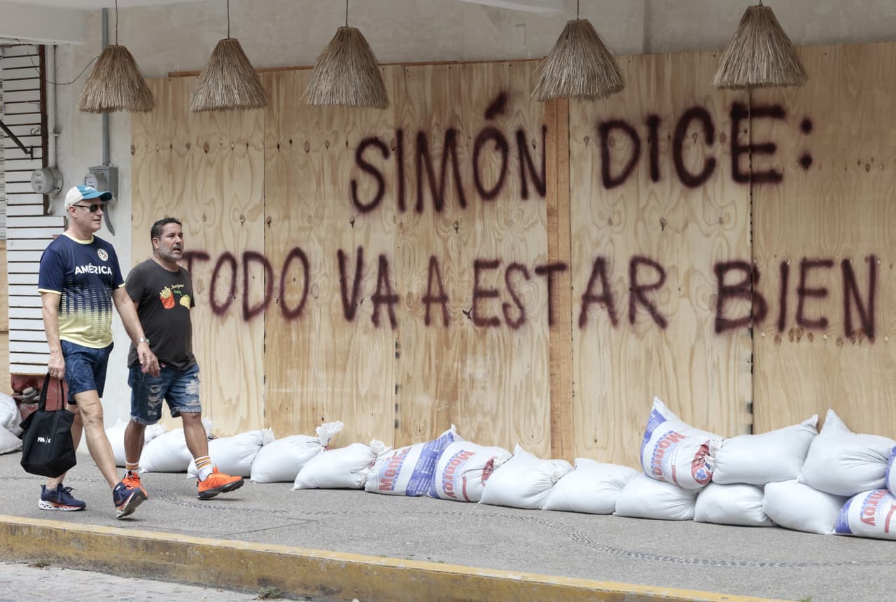 Últimas noticias de los huracanes EN VIVO hoy: Simón se encuentra a pocas horas de impactar en las costas mexicanas