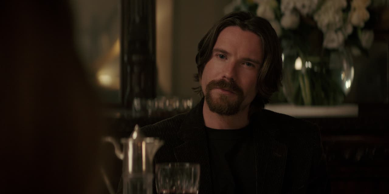 Nick de joven en '¿Sabes quién es?' es interpretado por el actor Joe Dempsie.