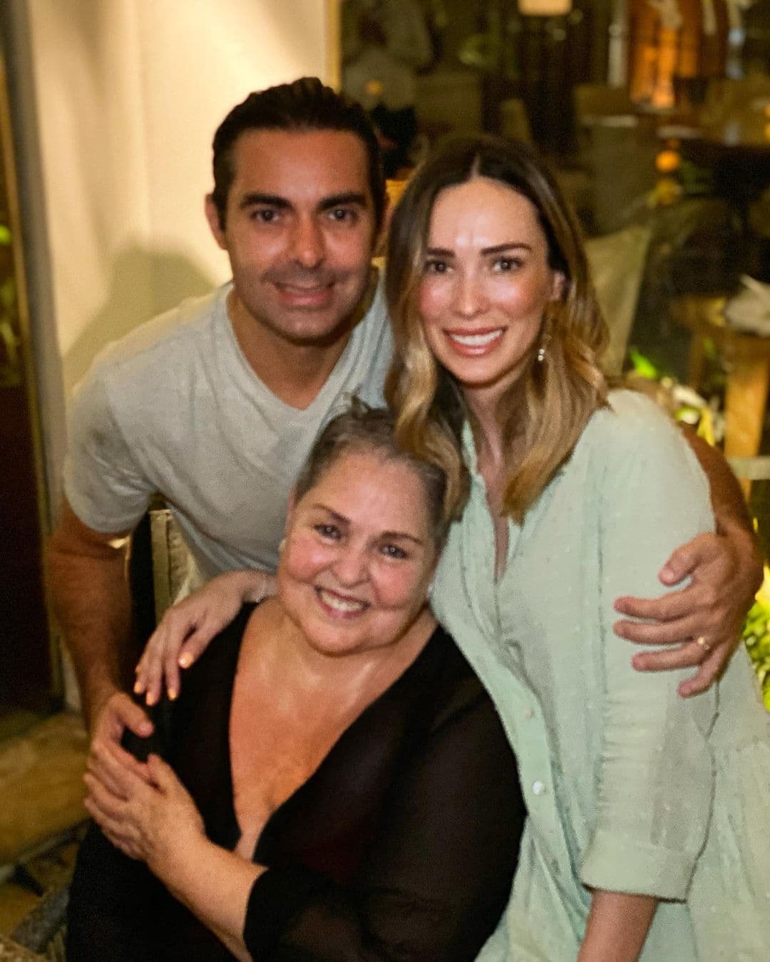 “Ellos tienen sus vidas, tienen a sus esposas y yo, como Dios manda, en mi casa. Ya saben dónde vivo. Nomás no vengan a pedir, solo vengan a dar”, bromeó la intérprete en la entrevista presentada este 4 de noviembre.