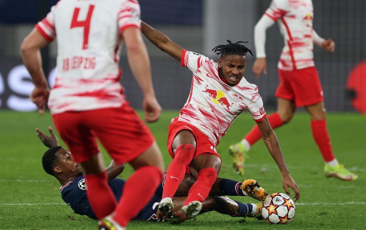 Paris Saint Germain empata ante el RB Leipzig con marcador 2-2, con doblete de Georginio Wijnaldum (21’, 39’) a favor de la visita. Las otras dos anotaciones fueron deChristopher Nkunku(8') yDominik Szoboszlai (90'+2'), durante la fase de grupos en la UEFA Champions League.