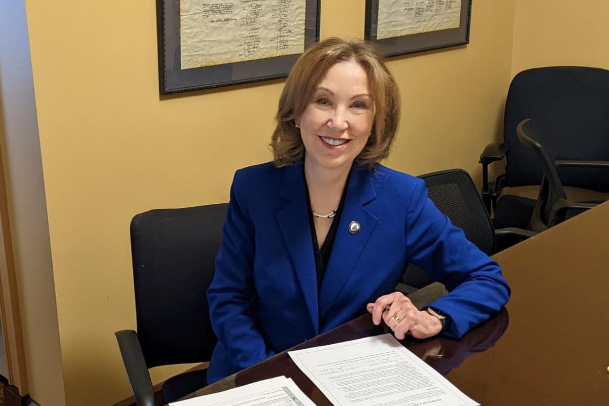 Representante de Ogden, Rosemary Lesser.